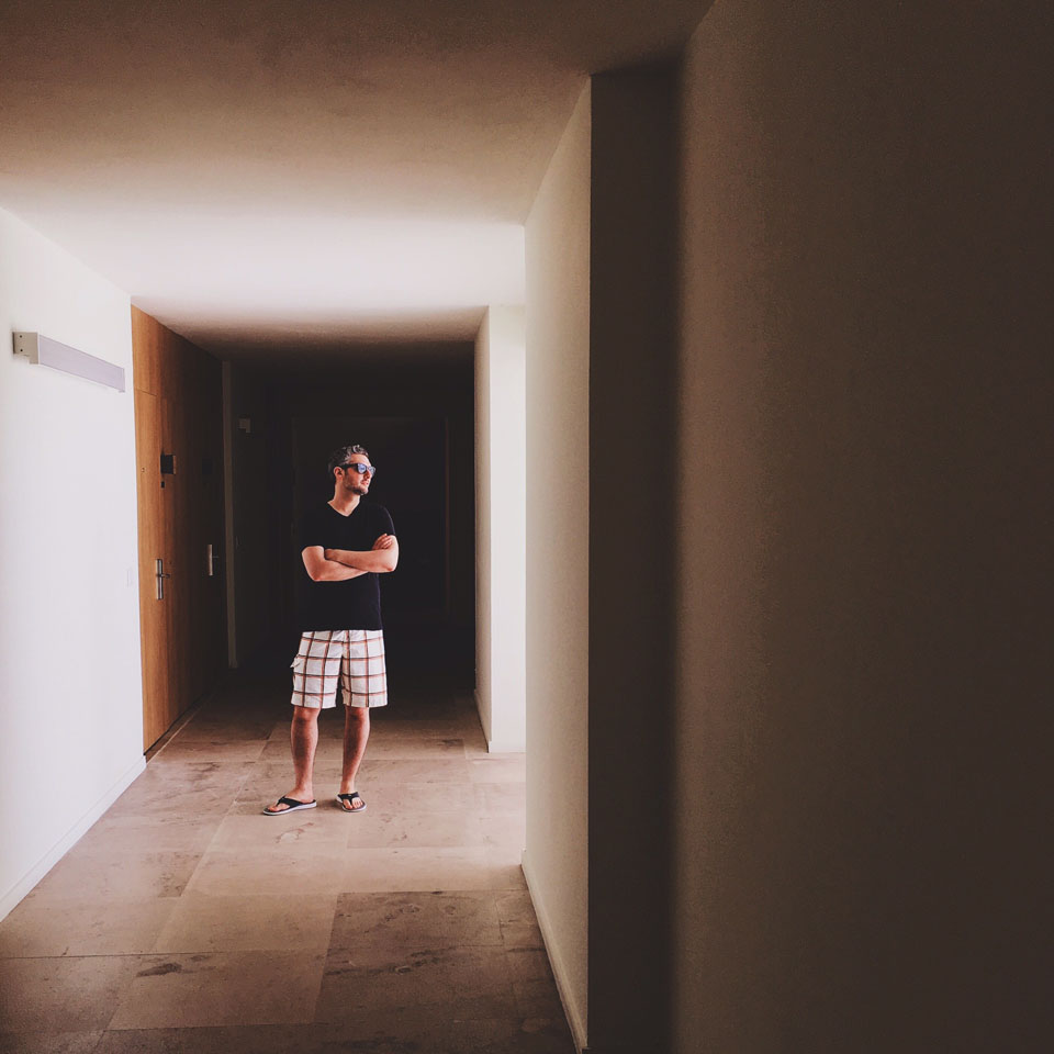 An Indoor Lady - Playa Mujeres | Resort Vacation - PLAYAMUJERES-005-ANINDOORLADY