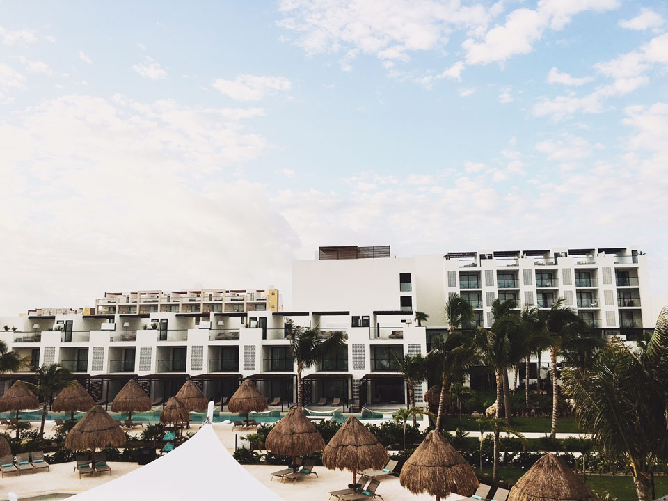 An Indoor Lady - Playa Mujeres | Resort Vacation - PLAYAMUJERES-007-ANINDOORLADY