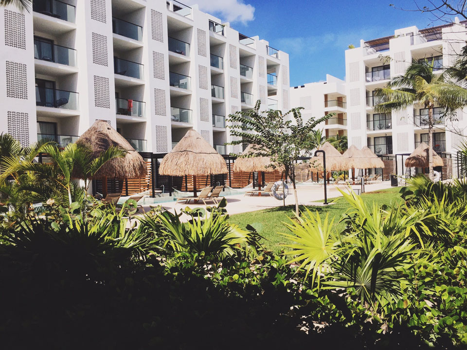 An Indoor Lady - Playa Mujeres | Resort Vacation - ^ photo by Derek PLAYAMUJERES-009-ANINDOORLADY