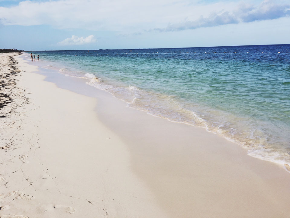 An Indoor Lady - Playa Mujeres | Resort Vacation - PLAYAMUJERES-028-ANINDOORLADY