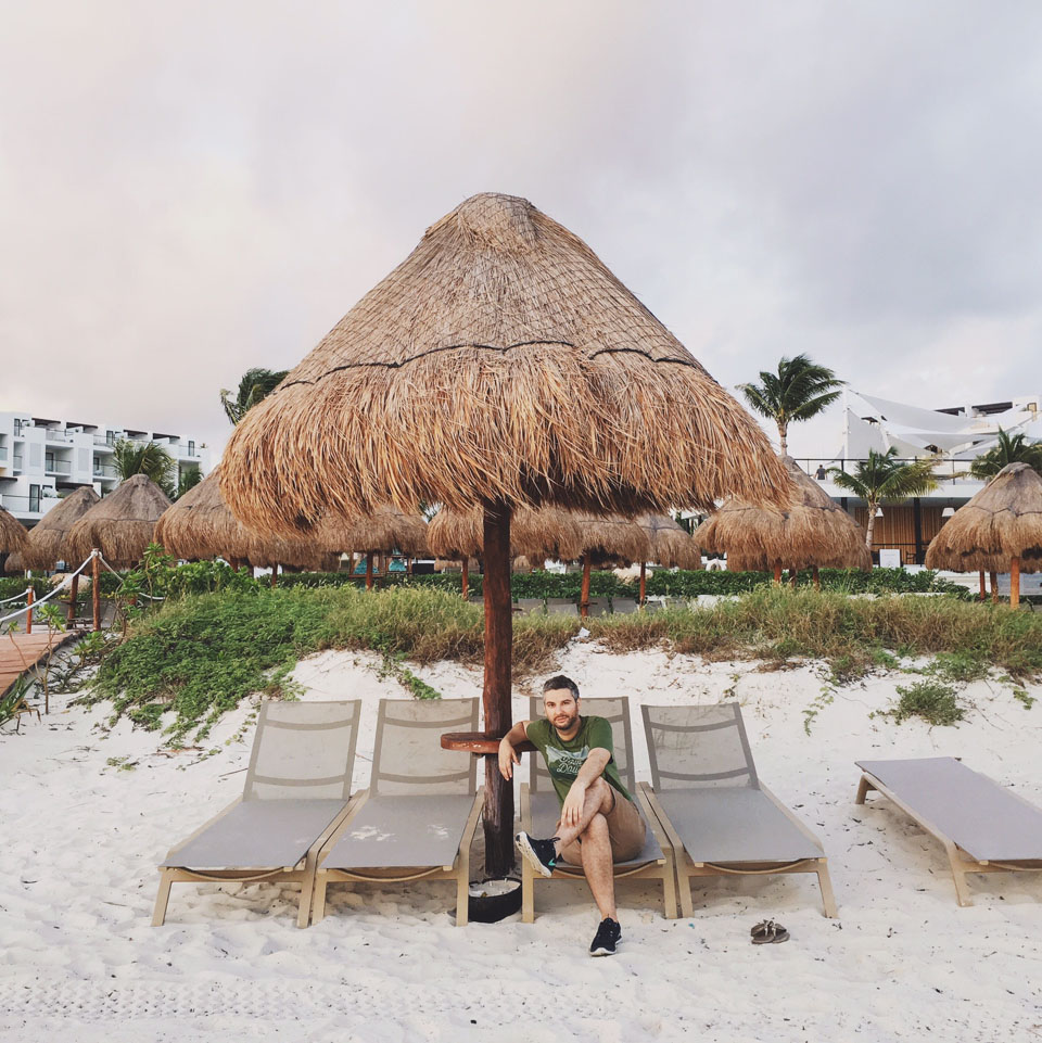 An Indoor Lady - Playa Mujeres | Resort Vacation - PLAYAMUJERES-036-ANINDOORLADY