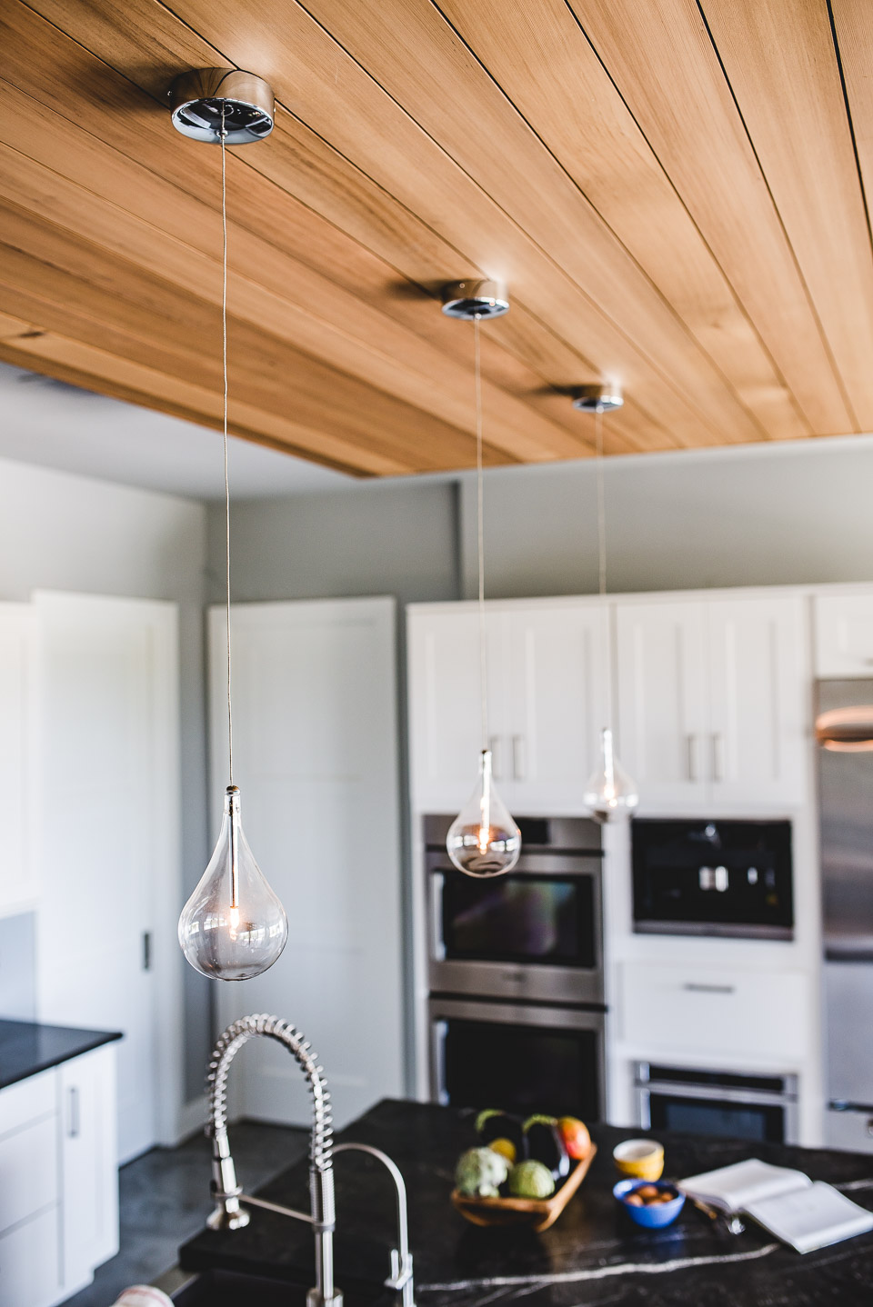 An Indoor Lady - Austin TX | Interior Photography | Bee Cave Kitchen & Master Bath - Photo by Erin Holsonback LBI-JUL28-005-ANINDOORLADY