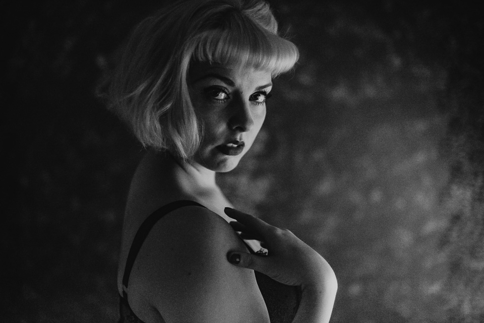 An Indoor Lady - Austin TX | Boudoir Photography | Katelyn Renee - Photo by Erin Holsonback BOUDOIR-K-006-ANINDOORLADY