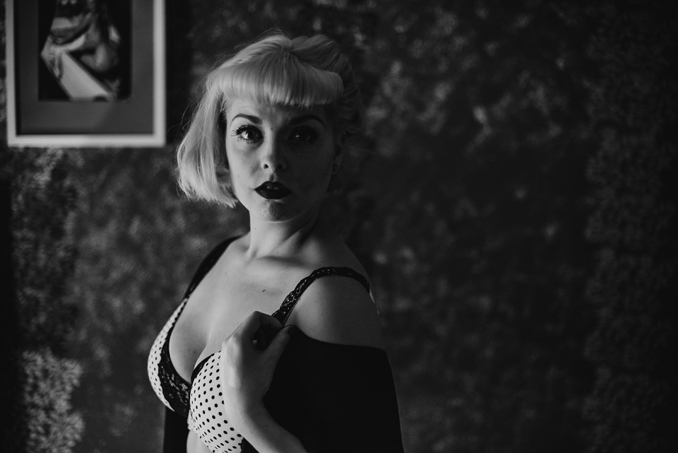 An Indoor Lady - Austin TX | Boudoir Photography | Katelyn Renee - Photo by Erin Holsonback BOUDOIR-K-019-ANINDOORLADY
