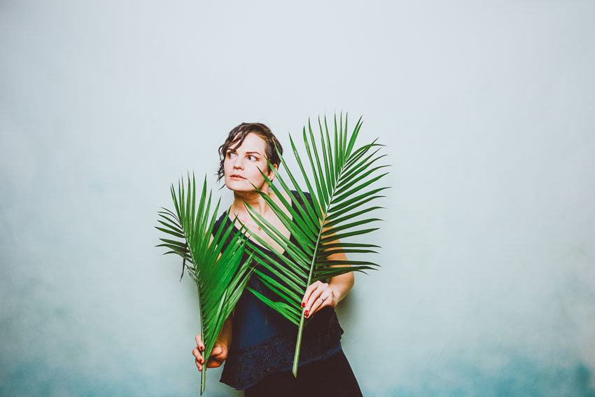 An Indoor Lady - Turning 31 - ERINBDAYBOOTH-012-ANINDOORLADY
